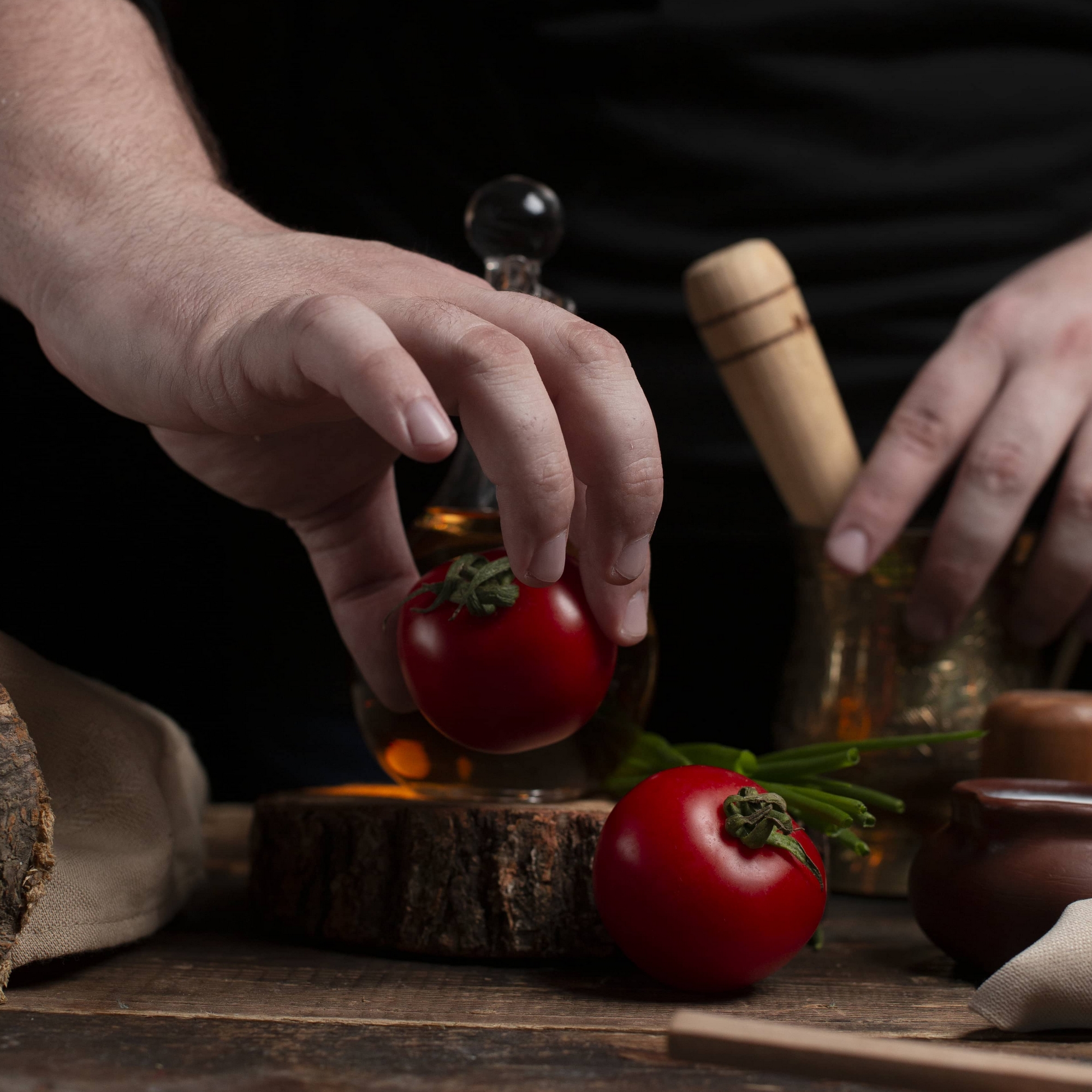 chief-is-preparing-tomato-wisdom-school-ausbildung-koch-fez-mr-hamid-ziyane