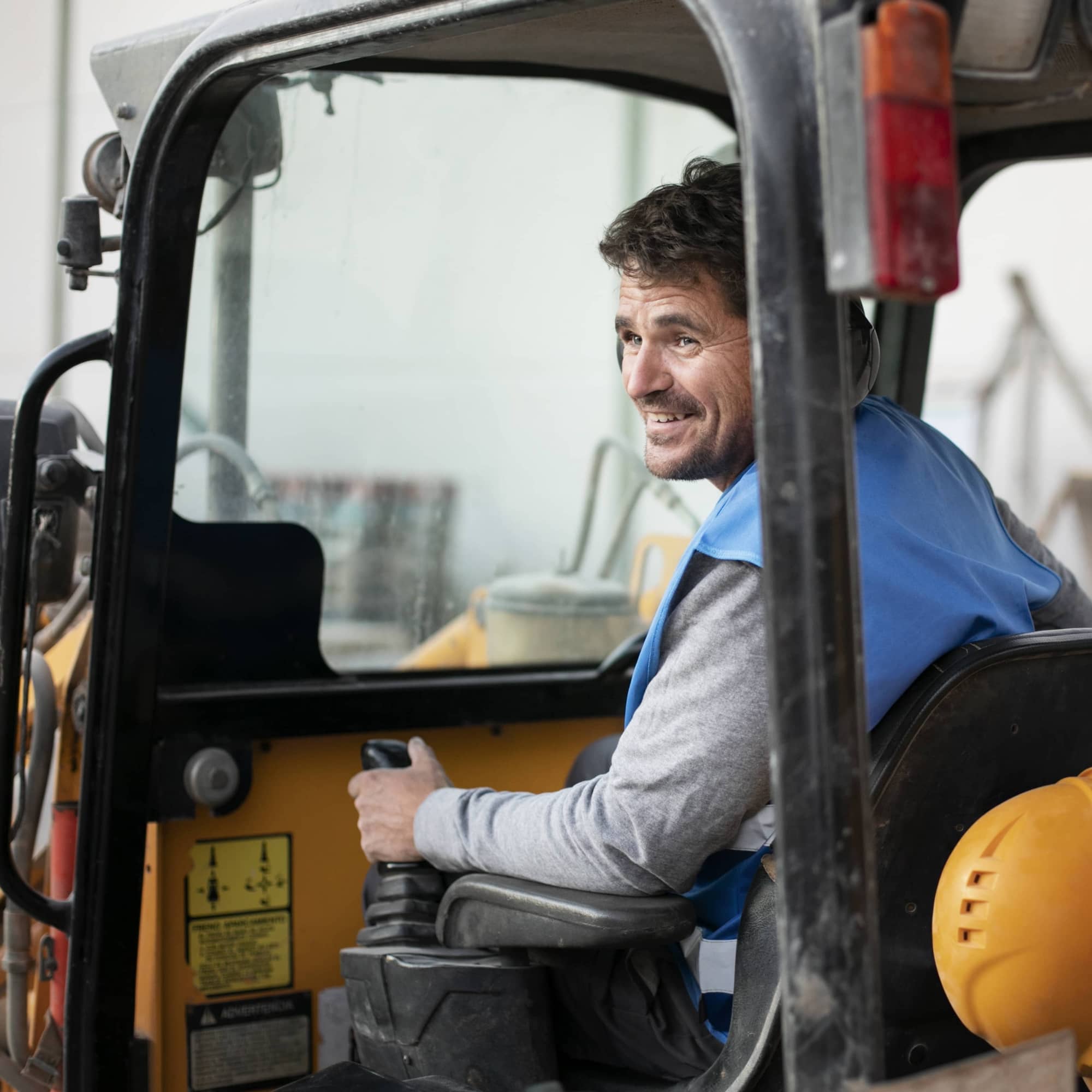 man-using-excavator-digging-day-light--wisdom-school-ausblisung-fez-mr-hamid-ziyane-morocco